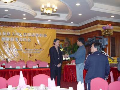 广东pg电子模拟器铝厂猎人车队签约之采访潘总