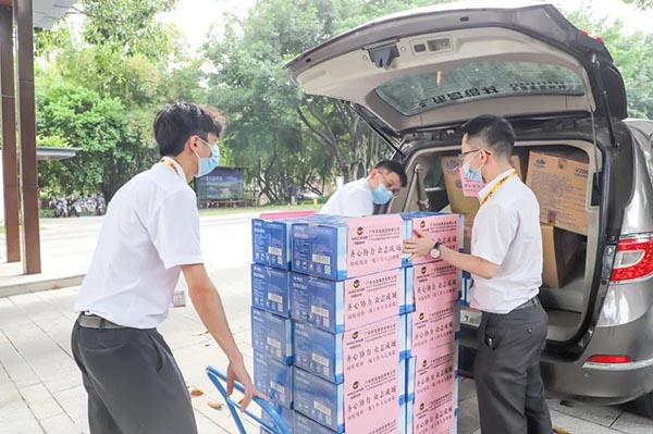 pg电子模拟器集团向大浩湖社区捐赠防疫物资和生涯用品