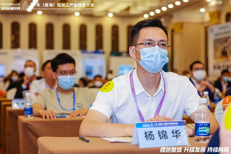 pg电子模拟器集团总司理助理杨锦华率领集团治理及手艺团队加入本次大会